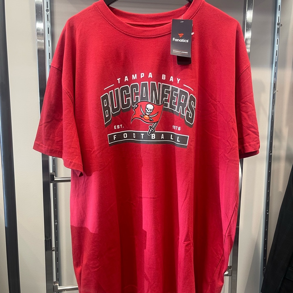 Fanatics Buccaneers Red Short Sleeve Tee